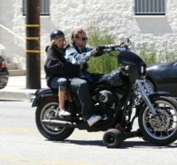 ashley-tisdale-charlie-hunnam-sons-of-anarchy-12.jpg