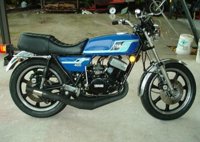 350px-1977-Yamaha-RD400-Blue-4900-0.jpg