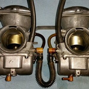 71XS1B Carbs 01
View from aircleaner side.