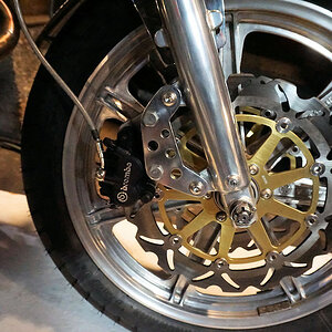 I really like the look of stripped XS mags. Nice brake caliper adapter.