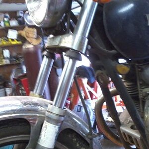 XS07
Fork seals & dust covers junk.
