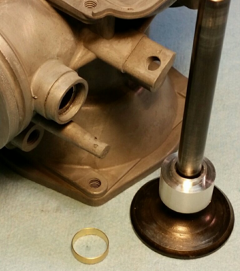 71XS1B Carbs Seals07
Using a valve as a guide and install tool.
Sleeve driver made from aluminum round.