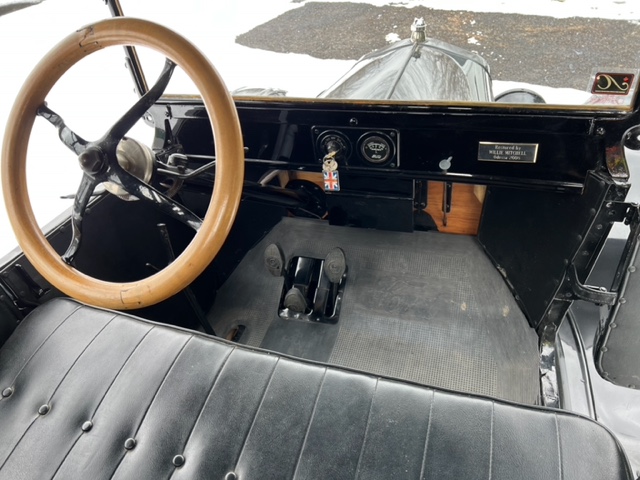 1920 Ford-T - interior.JPG