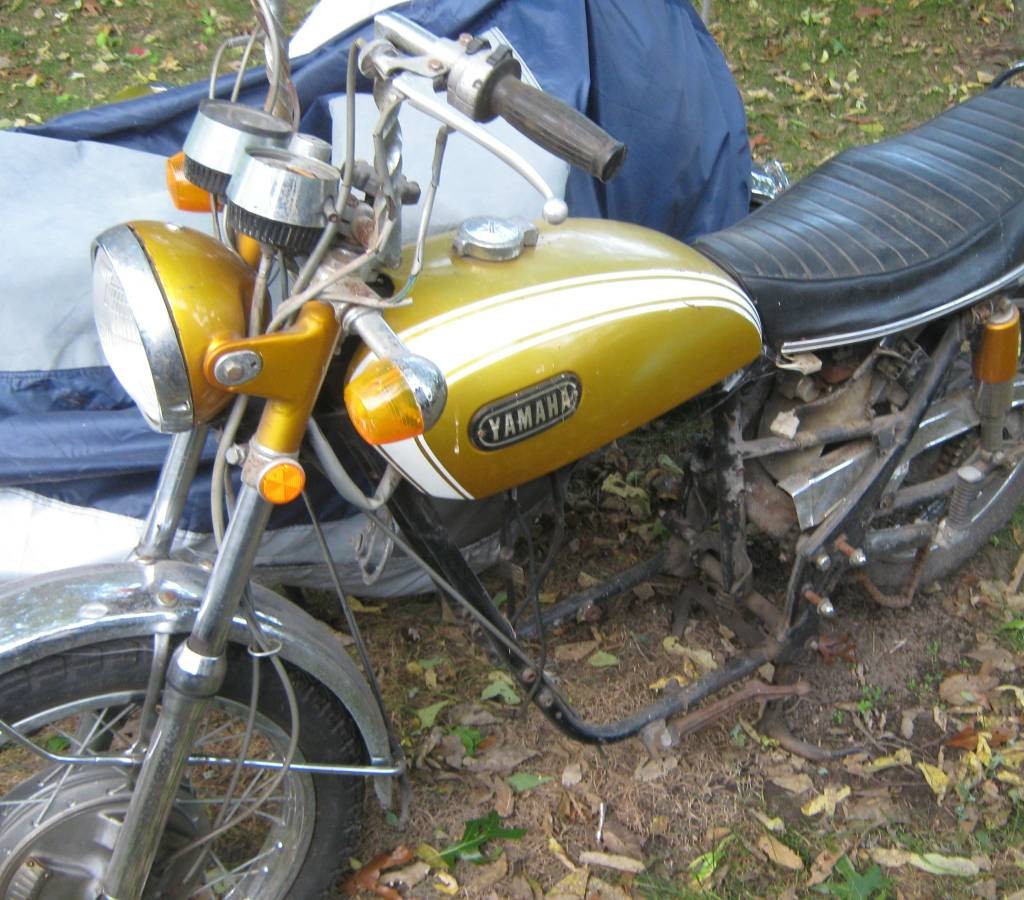 1971 XS1B 650 yamaha AS FOUND OUT SIDE.jpg