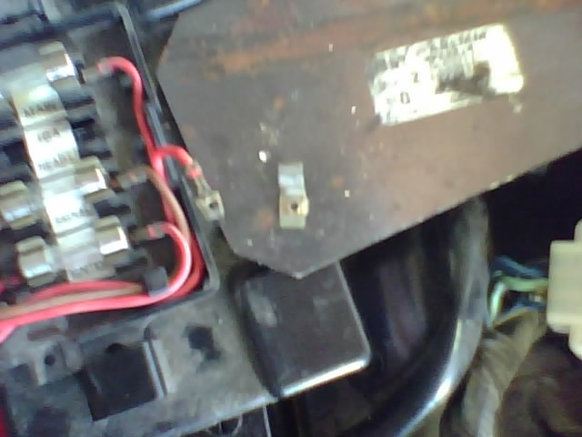 broken fuse holder.jpg
