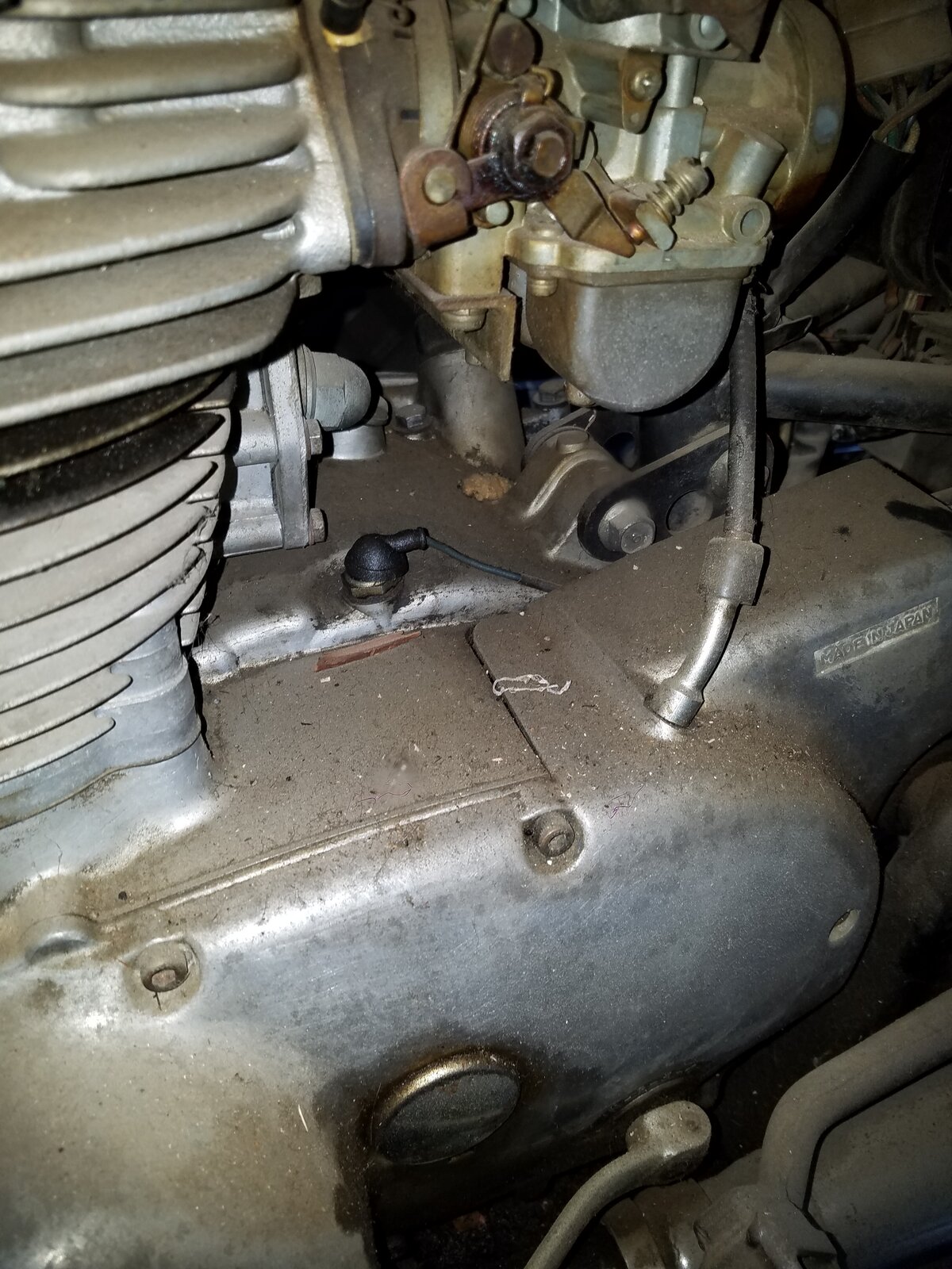 Carb Left - Oily Bottom Fins & Leaky Crank Case Plug Seal_20220316.jpg