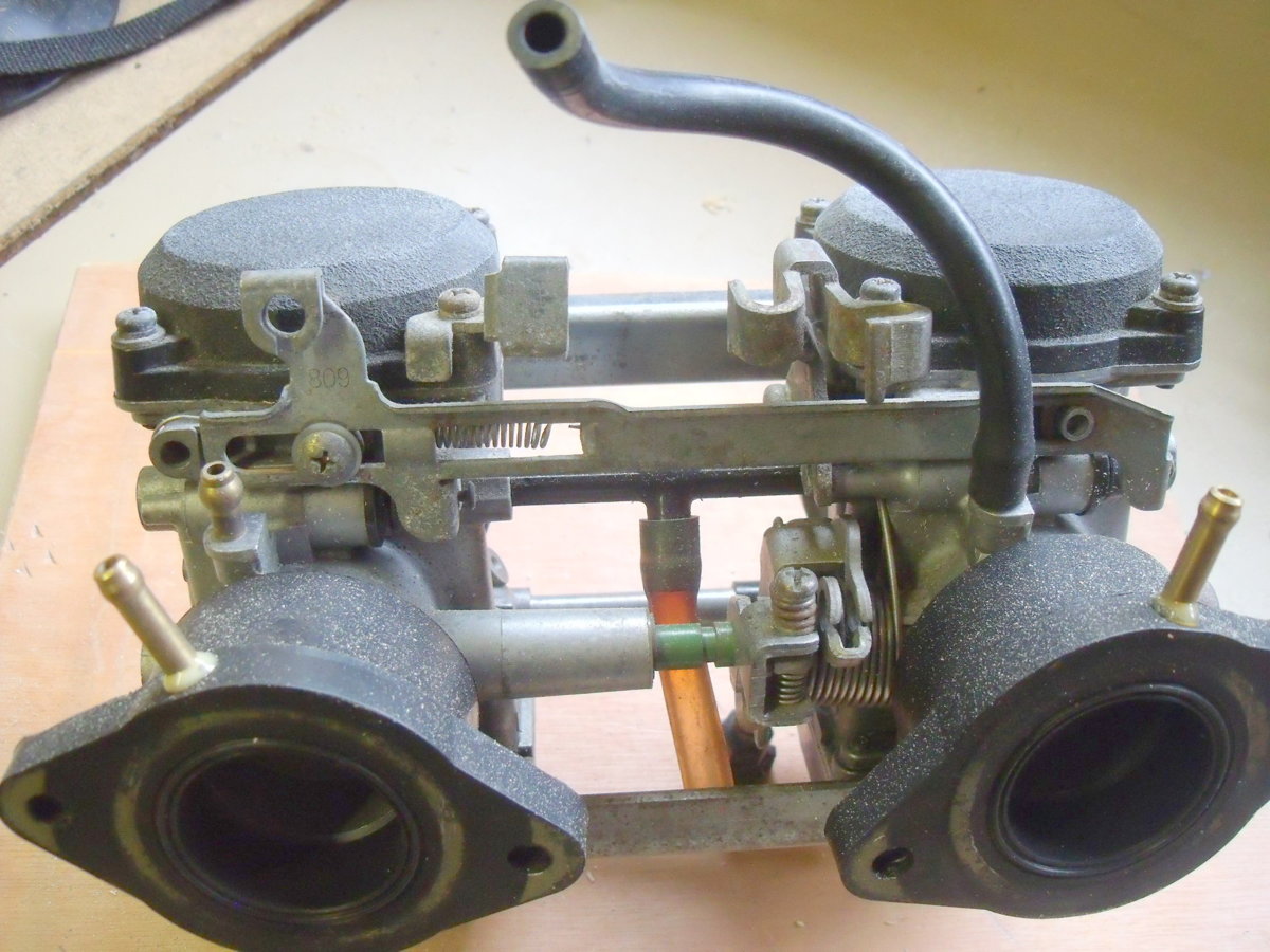 GPZ500 carb inlet side.JPG