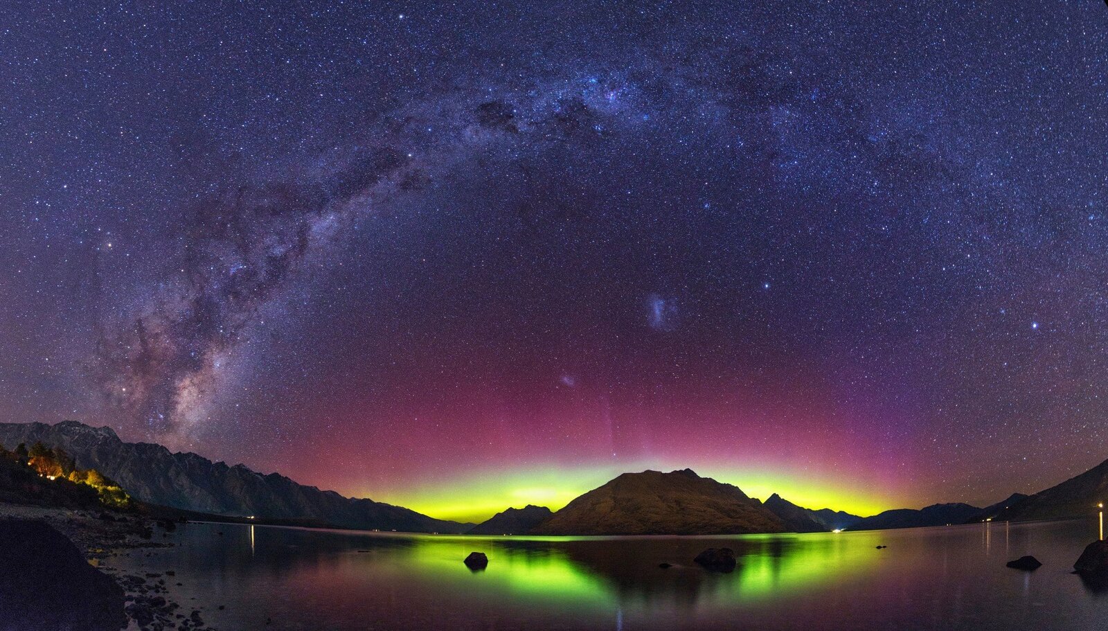 Lake-Wakatipu-Aurora-New-Zealand.jpg