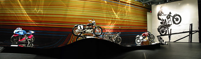 m_Las_Vegas_%22Art_of_the_Motorcycle%22_Panorama_8.jpg