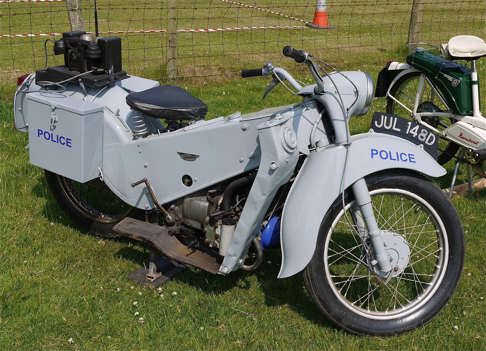 Velocette_LE_Police_Motorcycle__Noddy_Bike__-_Flickr_-_mick_-_Lumix.jpg