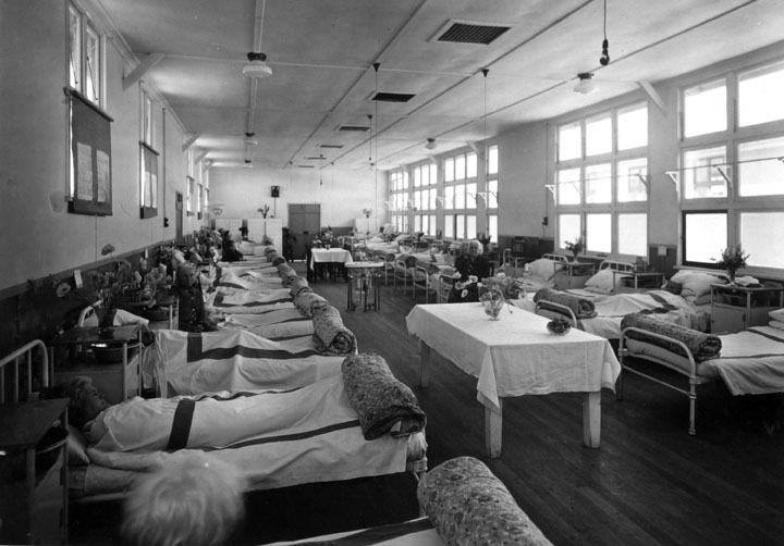 Womens_Hospital_Ward_Eventide_Home_Sandgate_c_1950.png