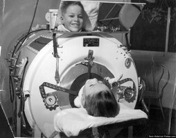 Iron lungs for polio victims, 1930s-1950s (5)_0.jpg