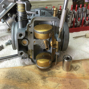 IMG 0744-Careful, not to damage aluminum uprights, with too much force or you will ruin your carb.