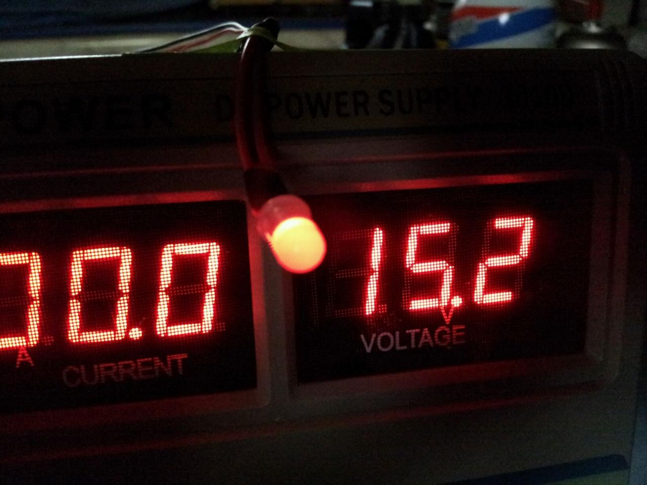 LED voltage monitor, starts red/green flashing at 15.2 vdc.